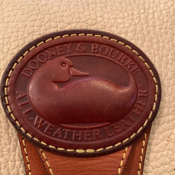 USED Dooney and Bourke leather purse - Picture 6 of 8